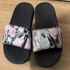 Nike Women's Black and Pink Floral Sandals